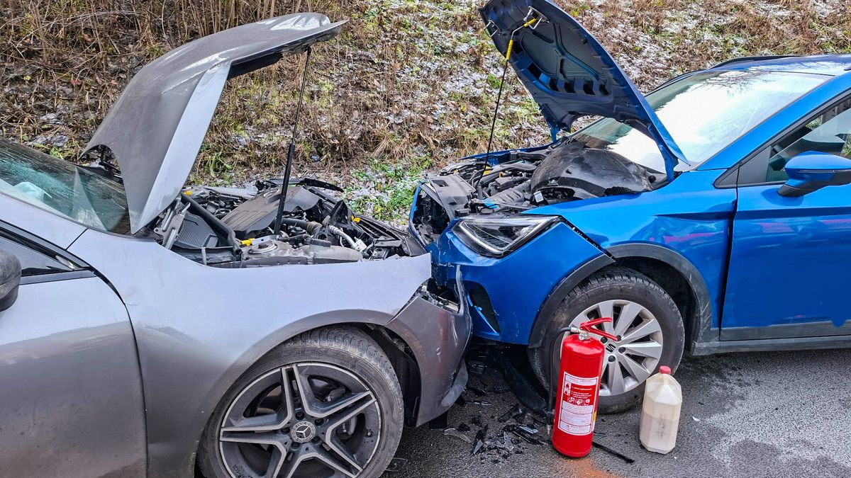 Pět zraněných při srážce dvou aut na Jesenicku. Na místo vyjeli i hasiči z Polska